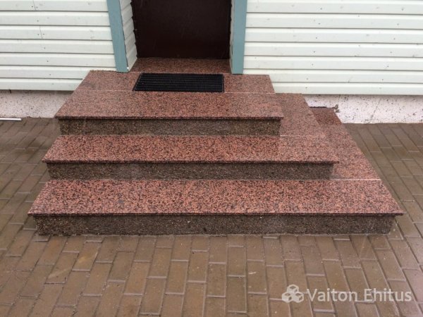 Крыльцо из рельефного гранита
