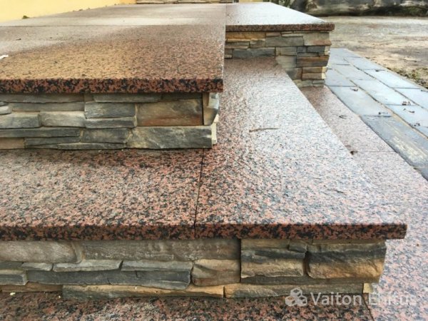Крыльцо из гранита в Тойла