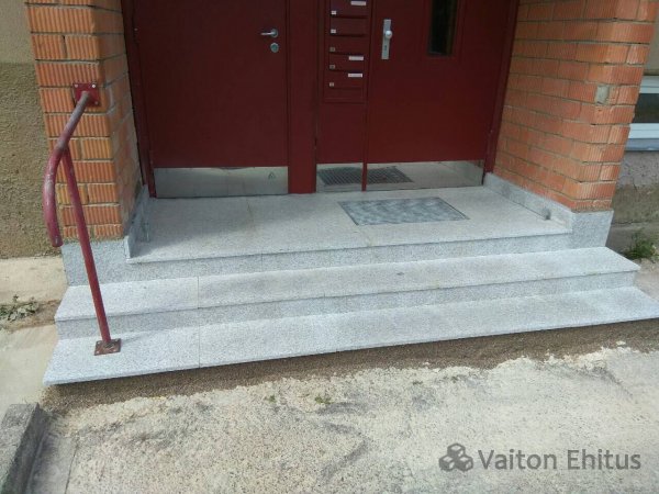 Ремонт крыльца подъездов